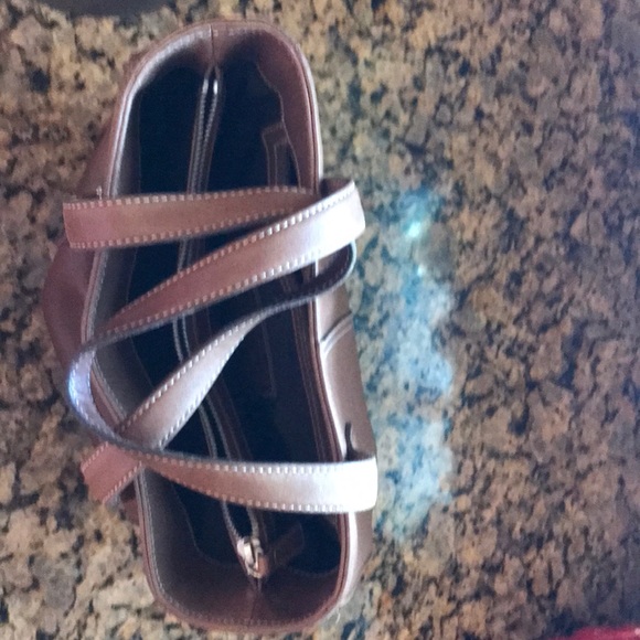 Beautifully made supple leather Coach tote - Picture 3 of 8